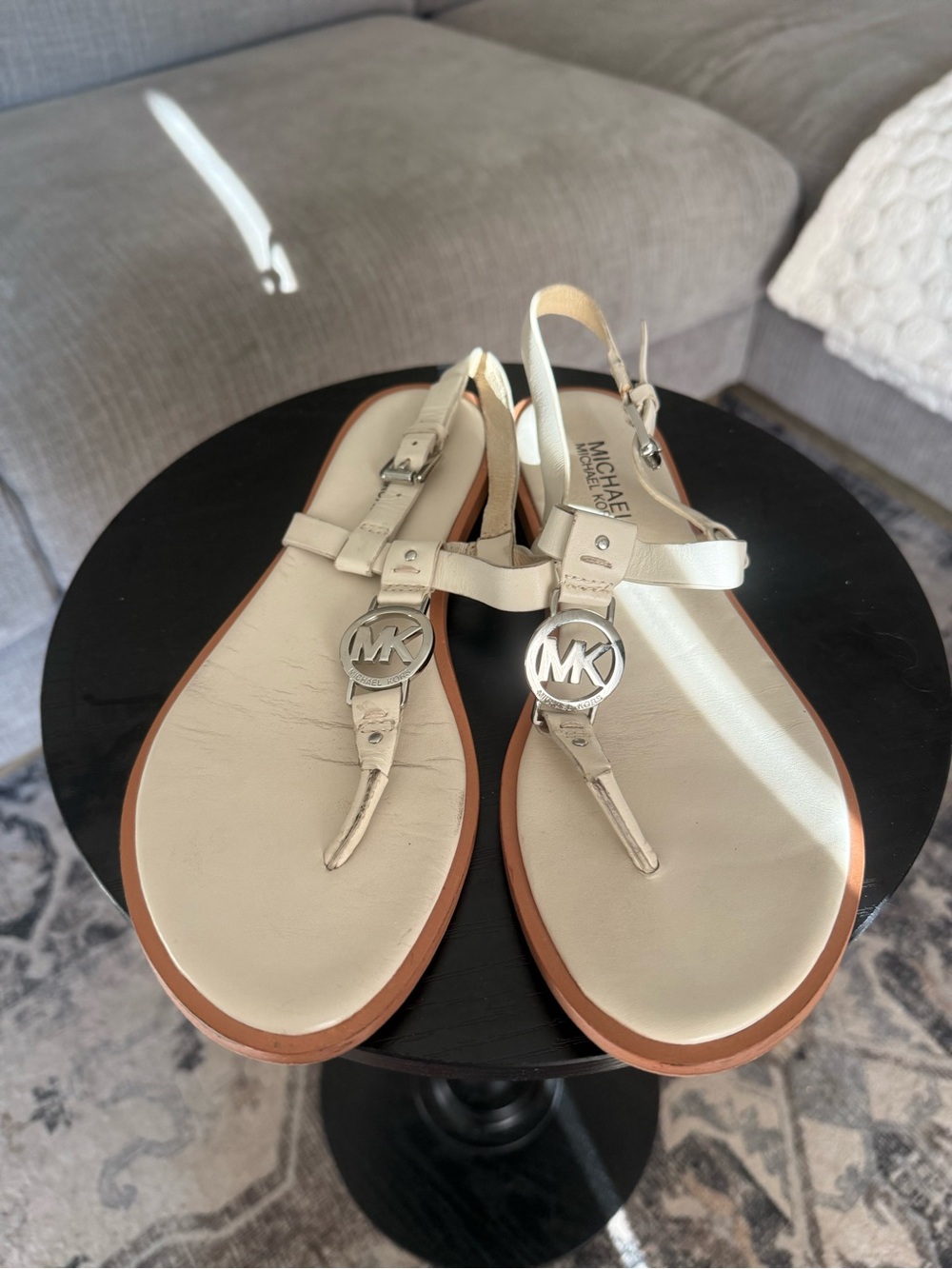 Michael Kors Women’s White Leather MK Thong Sandals SZ 7.5